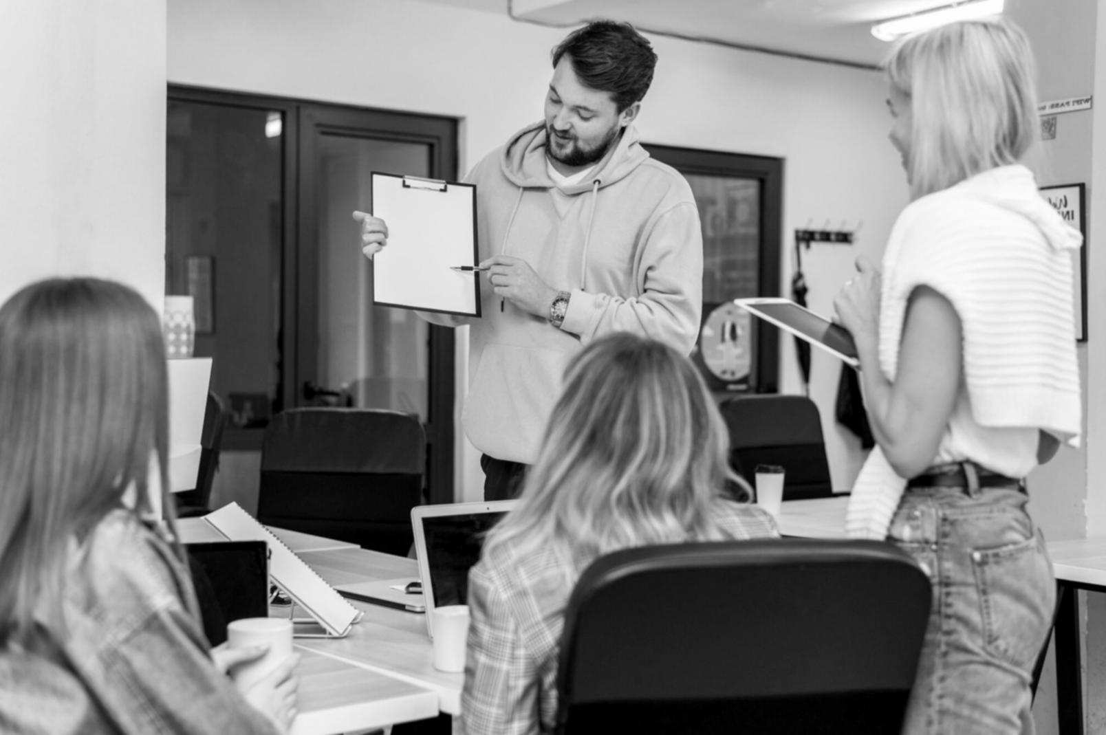 Estudio profesional con equipamiento avanzado para cursos online